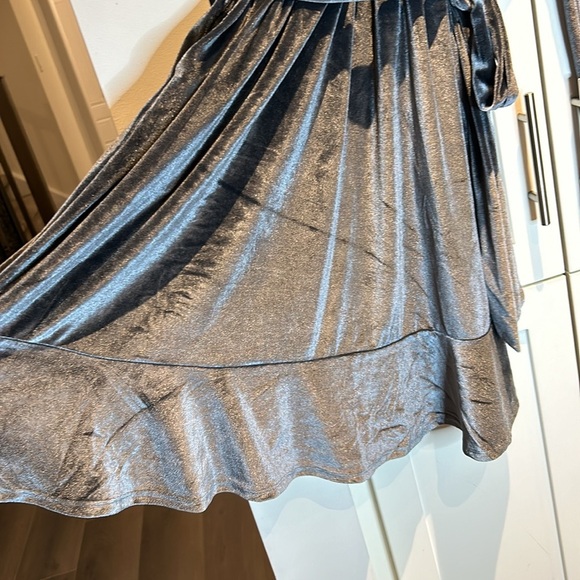 DEX Grey Velvet Wrap Fit & Flare Short Dress Ruffled Hem Women’s Size L - Picture 15 of 16